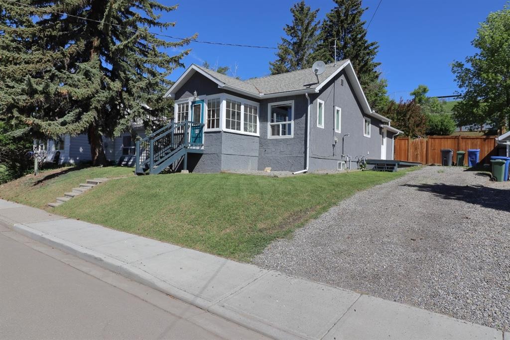 18 Maple Street, Okotoks, AB