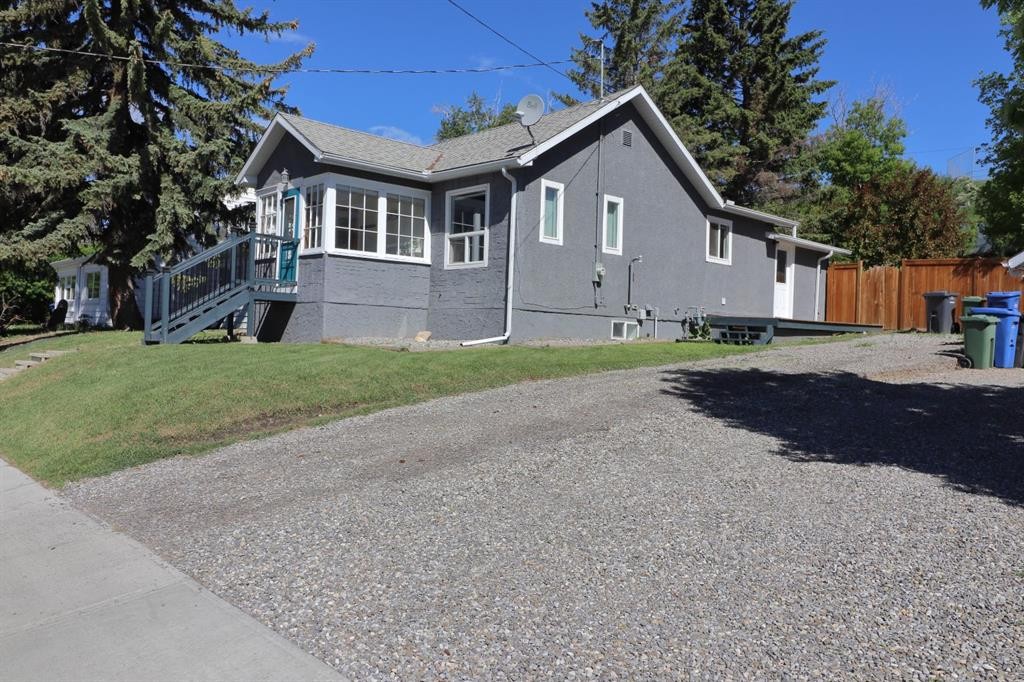 18 Maple Street, Okotoks, AB