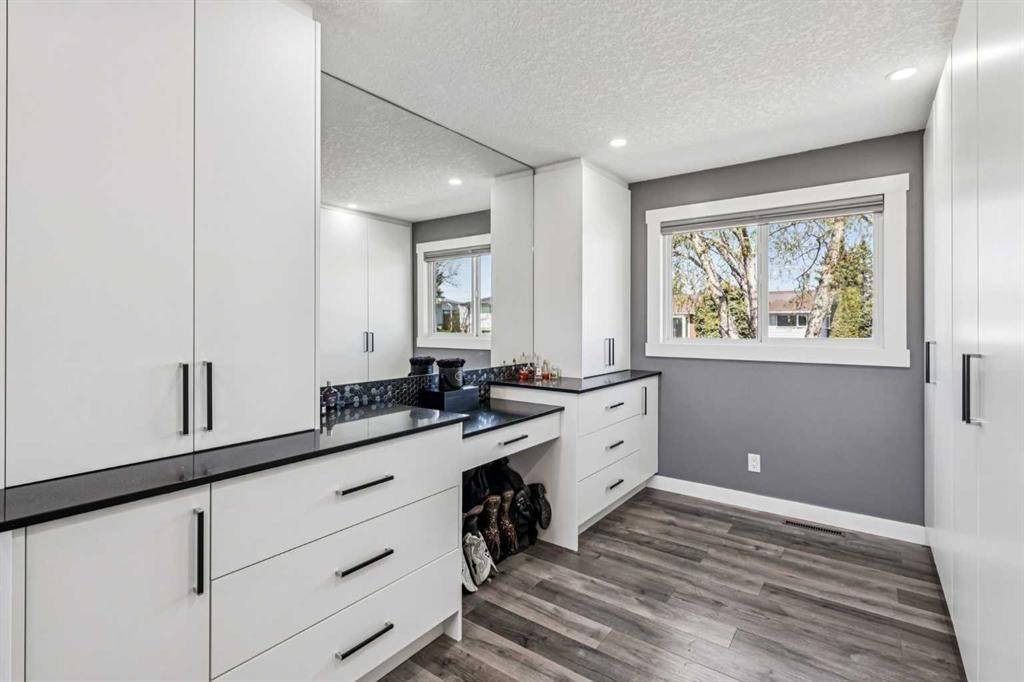 2219 Munro Drive Ne, Calgary, AB - Indoor
