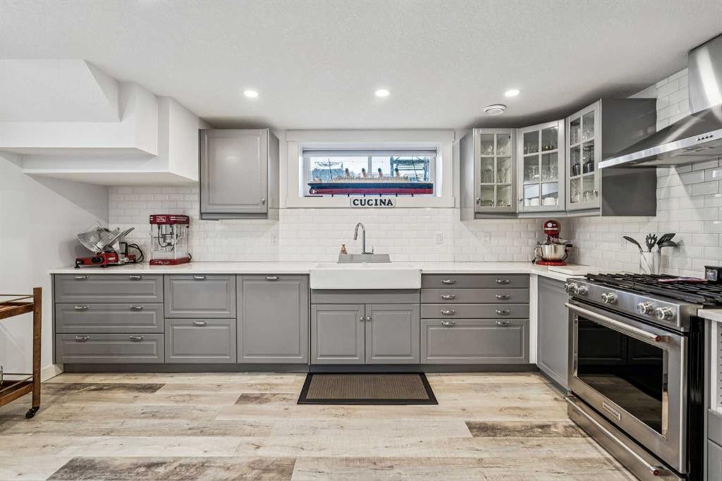 2219 Munro Drive Ne, Calgary, AB - Indoor Photo Showing Kitchen