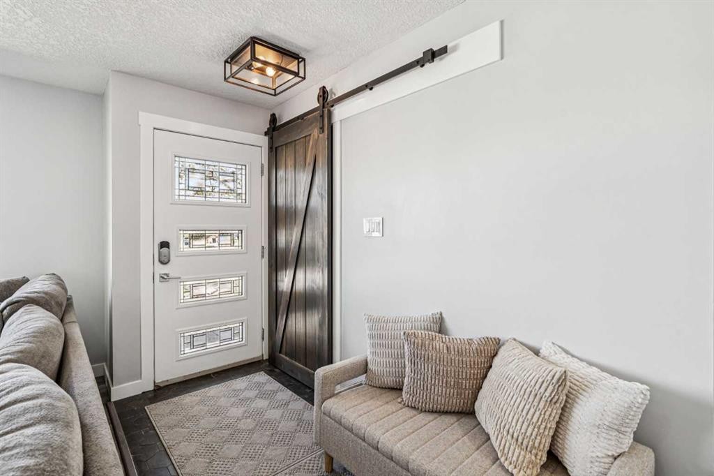 2219 Munro Drive Ne, Calgary, AB - Indoor
