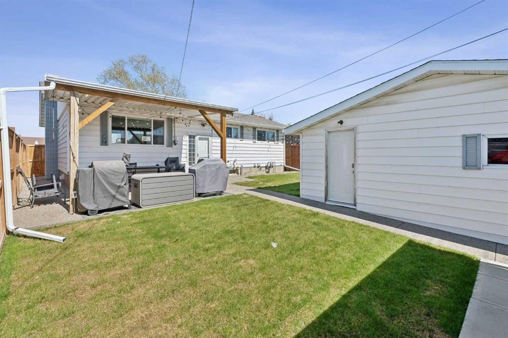 2219 Munro Drive Ne, Calgary, AB - Outdoor With Exterior