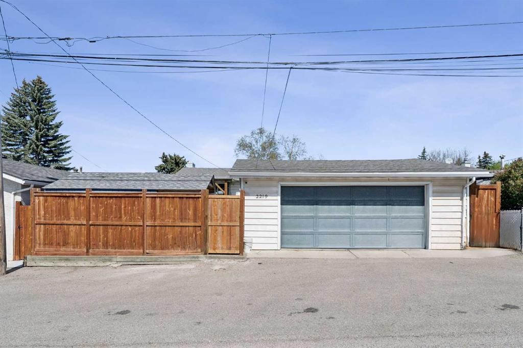 2219 Munro Drive Ne, Calgary, AB - Outdoor