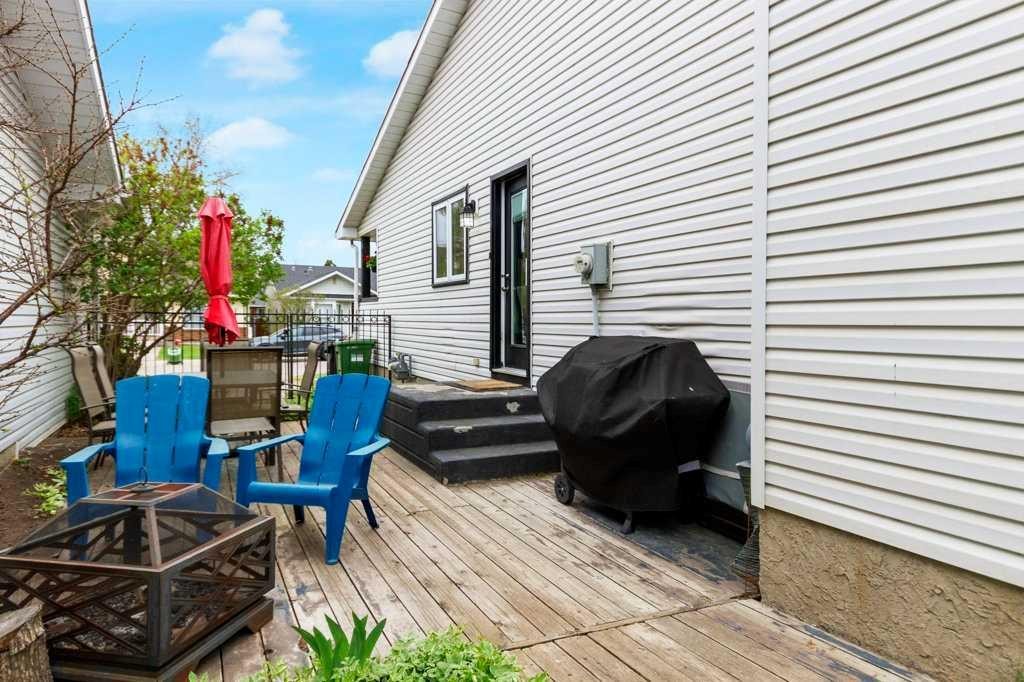 52 Strathclair Rise Sw, Calgary, AB - Outdoor With Deck Patio Veranda With Exterior