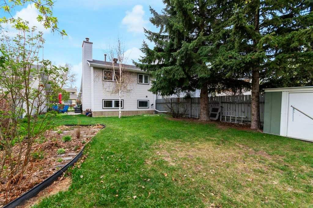 52 Strathclair Rise Sw, Calgary, AB - Outdoor