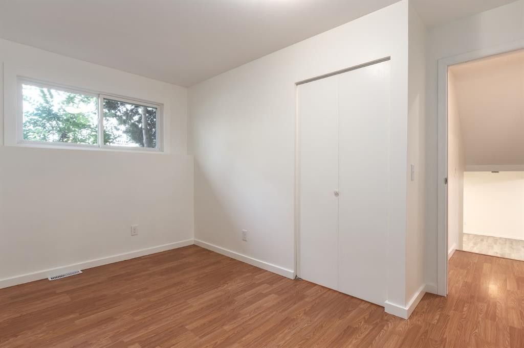 207 Whiteview Bay Ne, Calgary, AB - Indoor Photo Showing Other Room