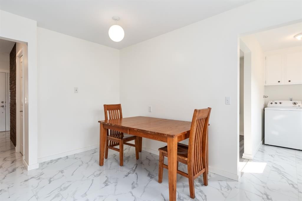207 Whiteview Bay Ne, Calgary, AB - Indoor Photo Showing Other Room