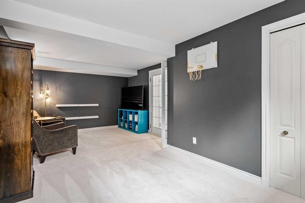 855 Oakside Circle Sw, Calgary, AB