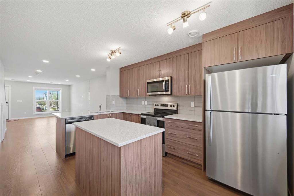 1322-7451 Falconridge Boulevard Ne, Calgary, AB - Indoor Photo Showing Kitchen With Stainless Steel Kitchen With Upgraded Kitchen