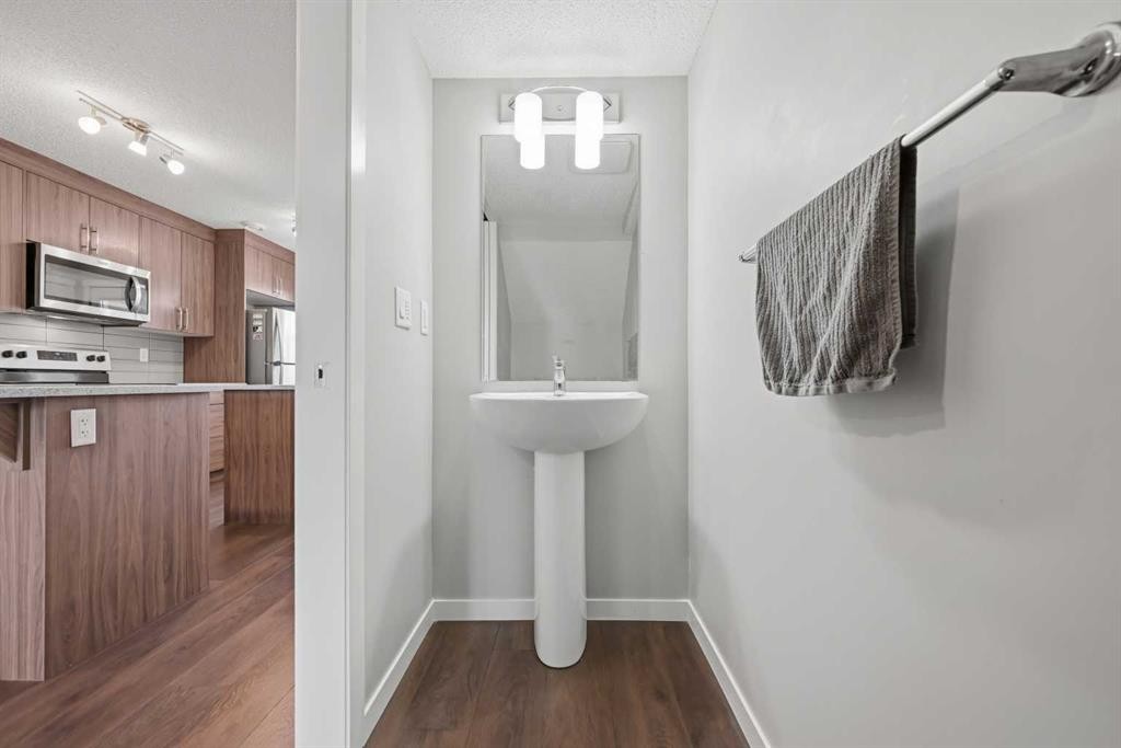 1322-7451 Falconridge Boulevard Ne, Calgary, AB - Indoor Photo Showing Kitchen