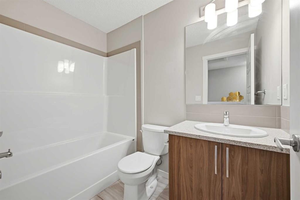 1322-7451 Falconridge Boulevard Ne, Calgary, AB - Indoor Photo Showing Bathroom