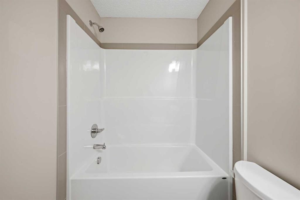 1322-7451 Falconridge Boulevard Ne, Calgary, AB - Indoor Photo Showing Bathroom