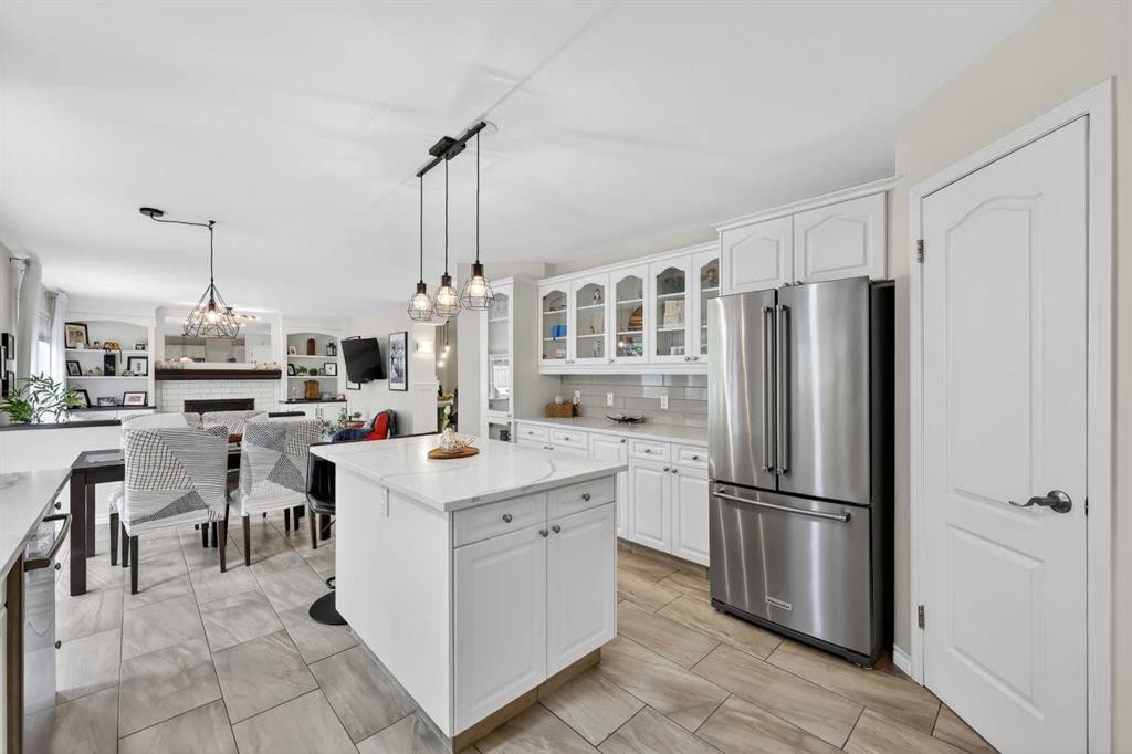217 Mountain Park Drive Se, Calgary, AB - Indoor Photo Showing Kitchen