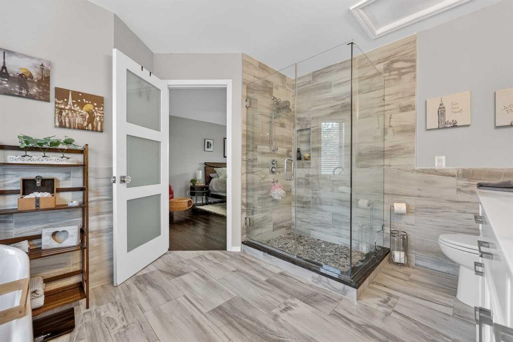 217 Mountain Park Drive Se, Calgary, AB - Indoor Photo Showing Bathroom