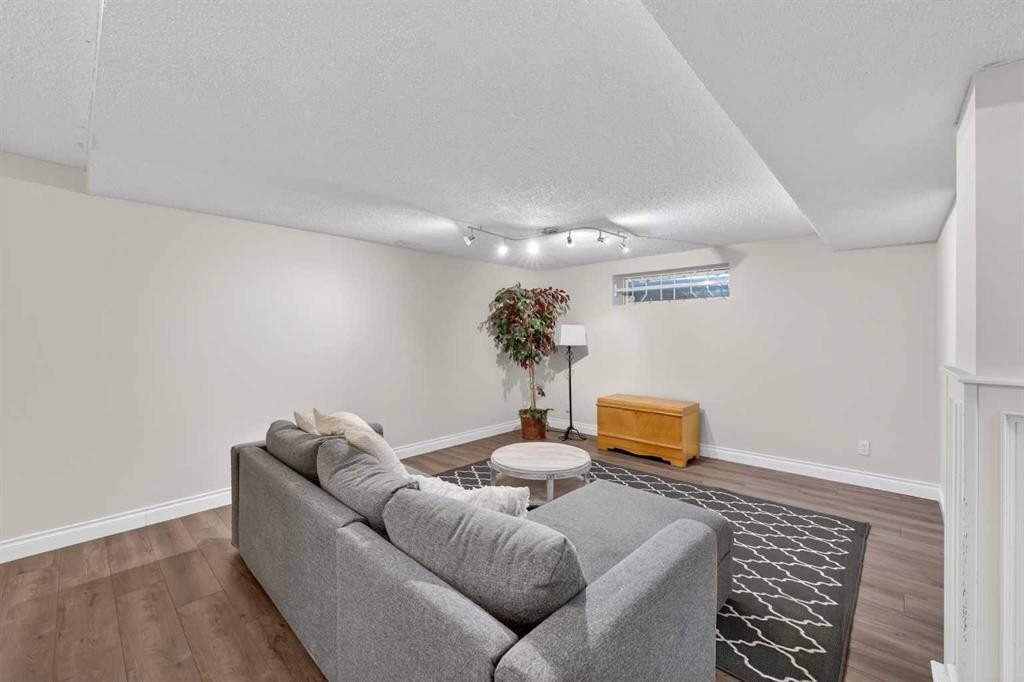217 Mountain Park Drive Se, Calgary, AB - Indoor