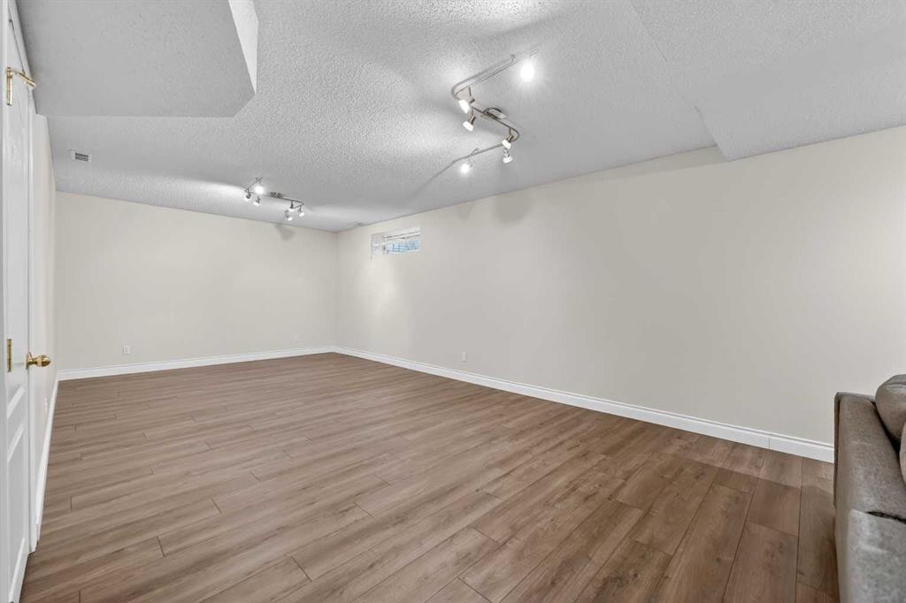 217 Mountain Park Drive Se, Calgary, AB - Indoor Photo Showing Other Room