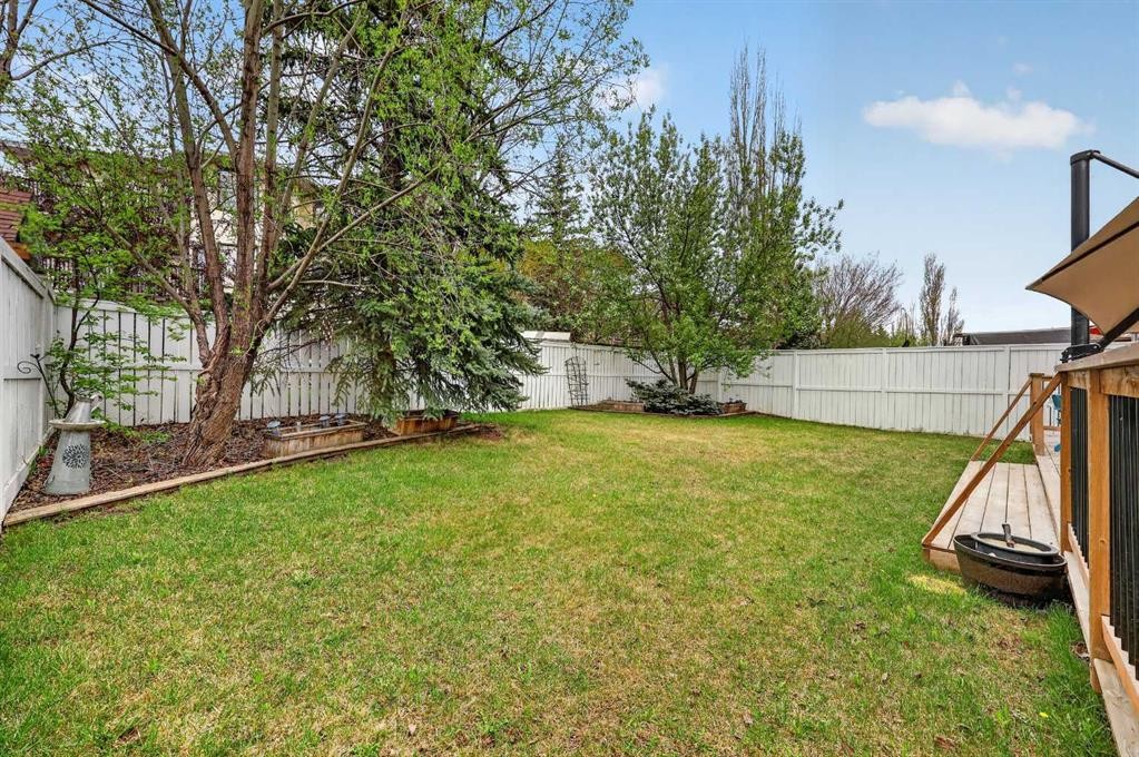 217 Mountain Park Drive Se, Calgary, AB - Outdoor With Backyard