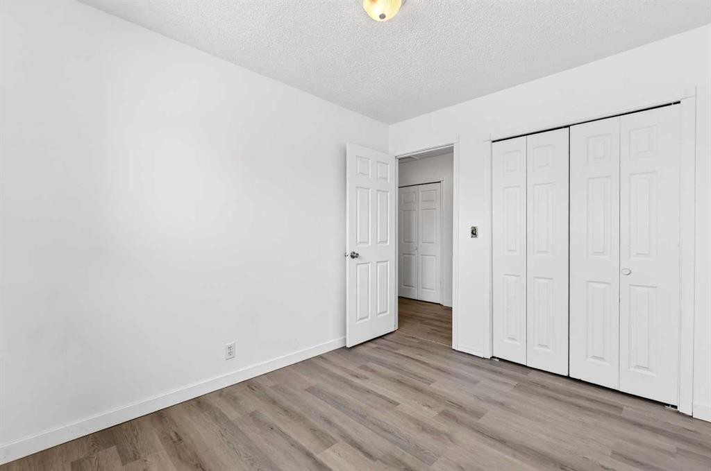 5615 1 Avenue Se, Calgary, AB - Indoor Photo Showing Other Room