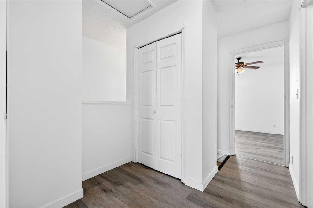 5615 1 Avenue Se, Calgary, AB - Indoor Photo Showing Other Room