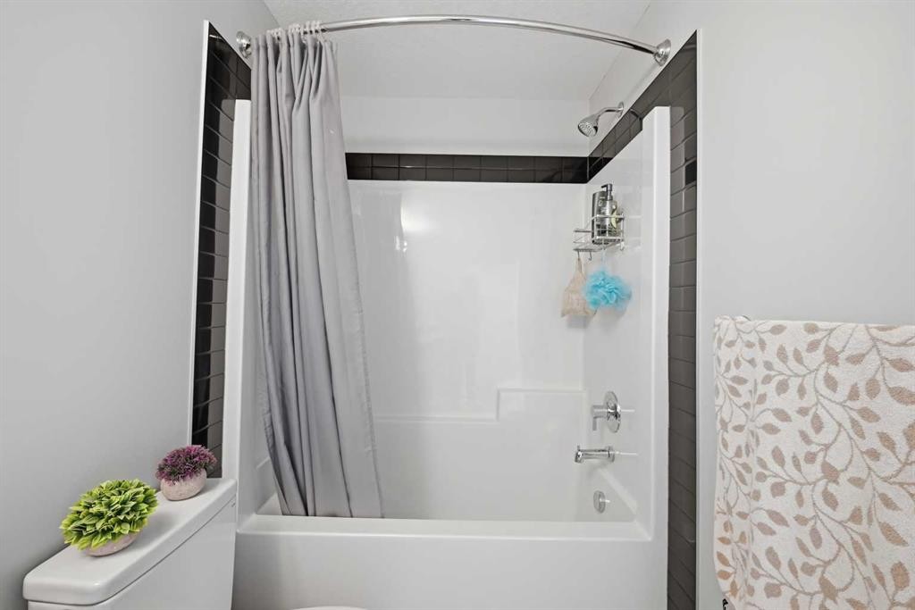 4065 Cornerstone Boulevard Ne, Calgary, AB - Indoor Photo Showing Bathroom