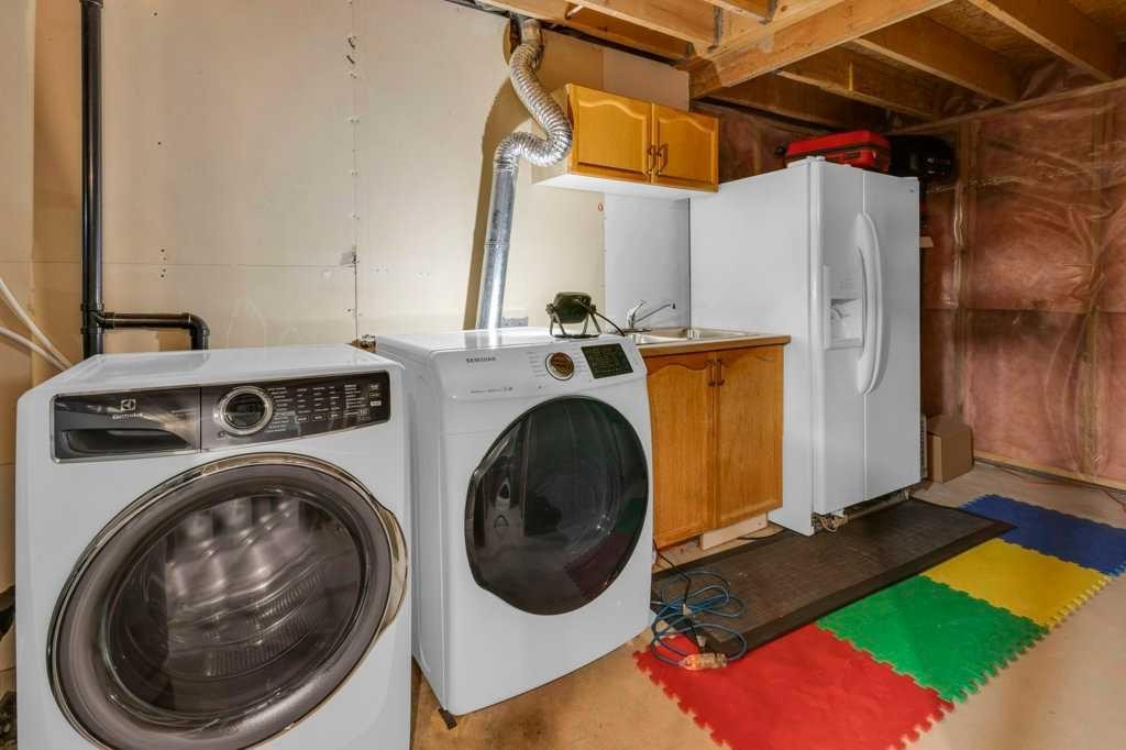 42 River Rock Green Se, Calgary, AB - Indoor Photo Showing Laundry Room