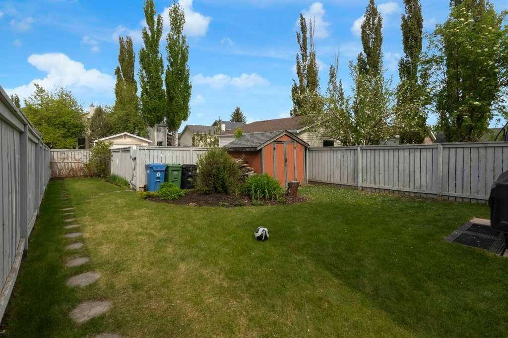 42 River Rock Green Se, Calgary, AB - Outdoor With Backyard