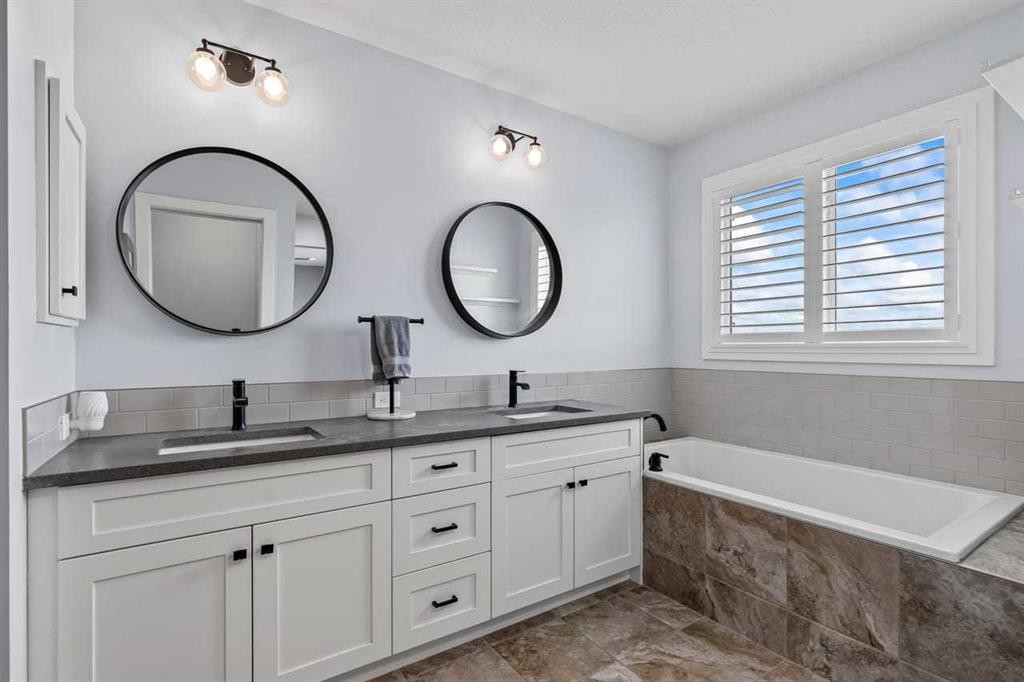 68 Legacy Manor Se, Calgary, AB - Indoor Photo Showing Bathroom