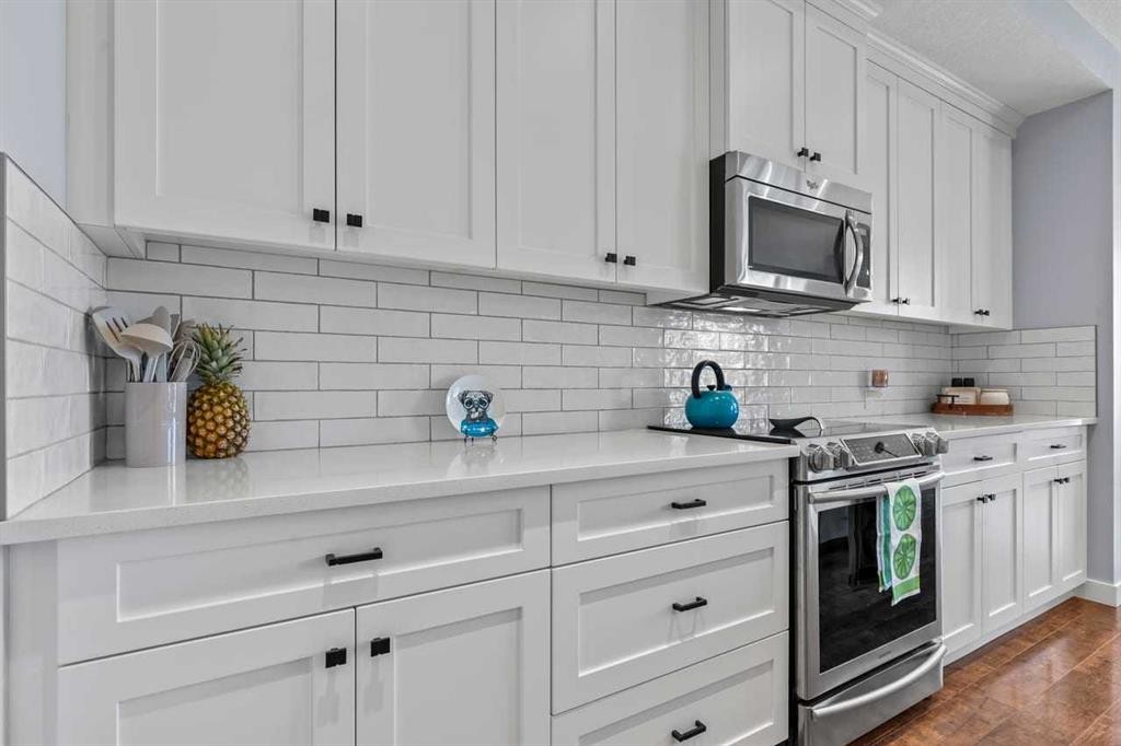 68 Legacy Manor Se, Calgary, AB - Indoor Photo Showing Kitchen With Upgraded Kitchen