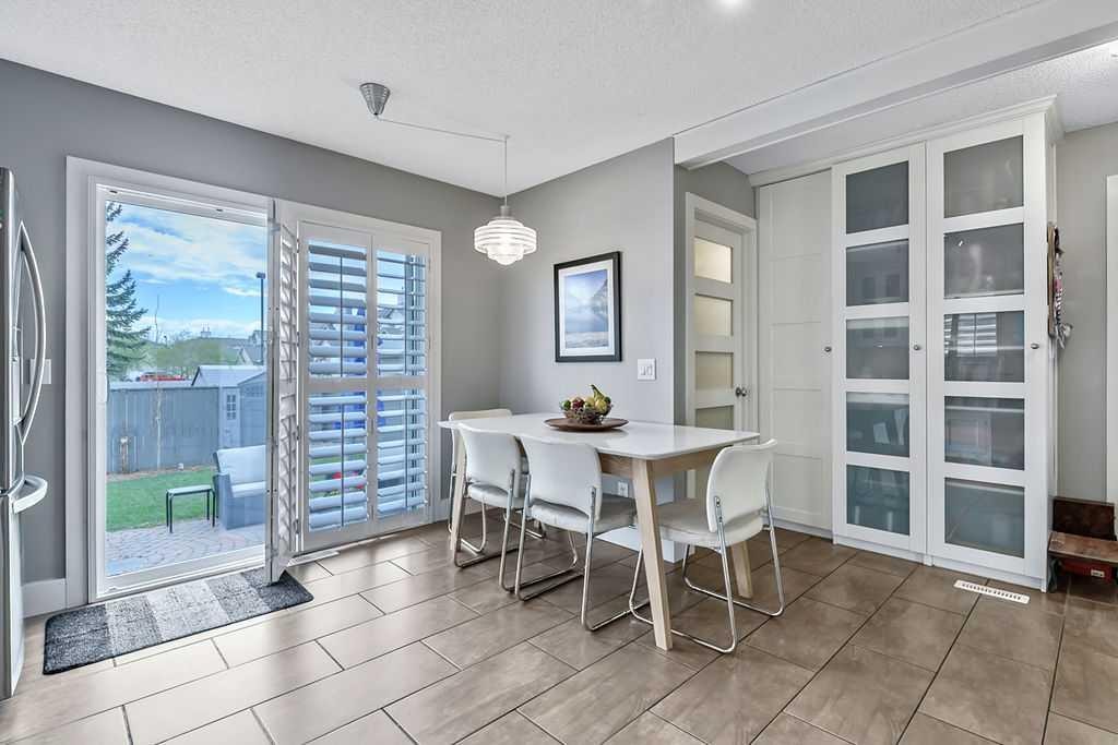 56 Mt Aberdeen Close Se, Calgary, AB - Indoor Photo Showing Dining Room