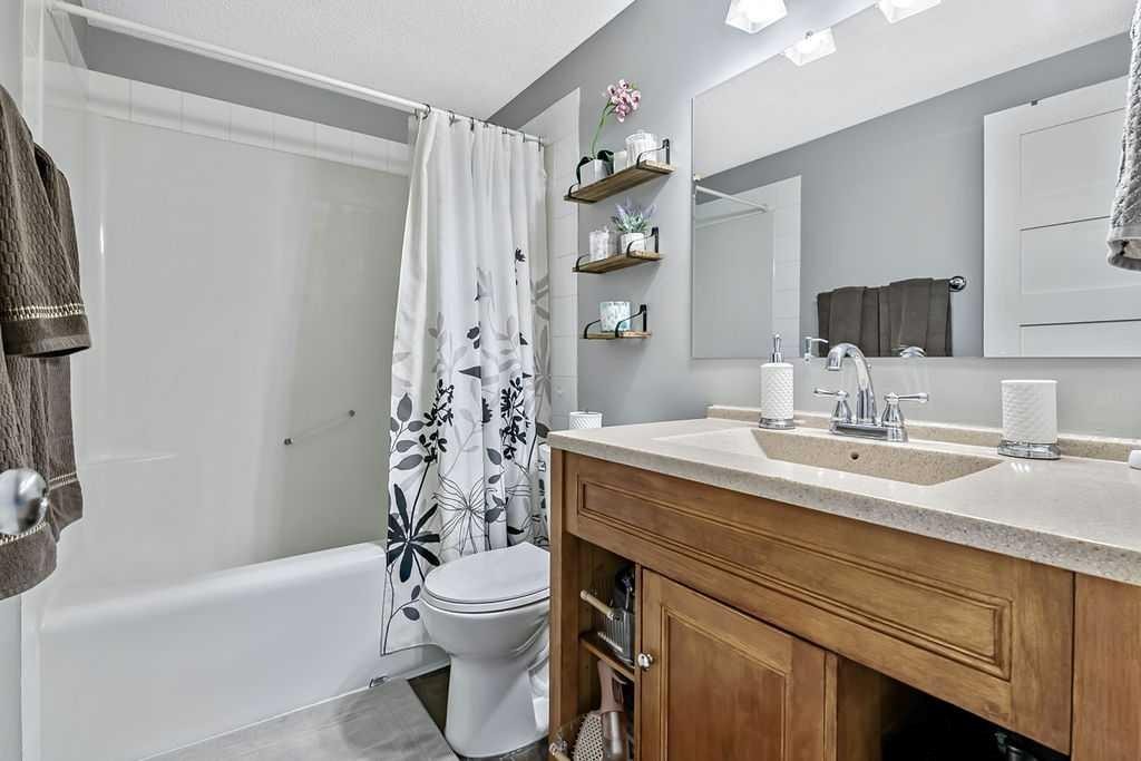 56 Mt Aberdeen Close Se, Calgary, AB - Indoor Photo Showing Bathroom