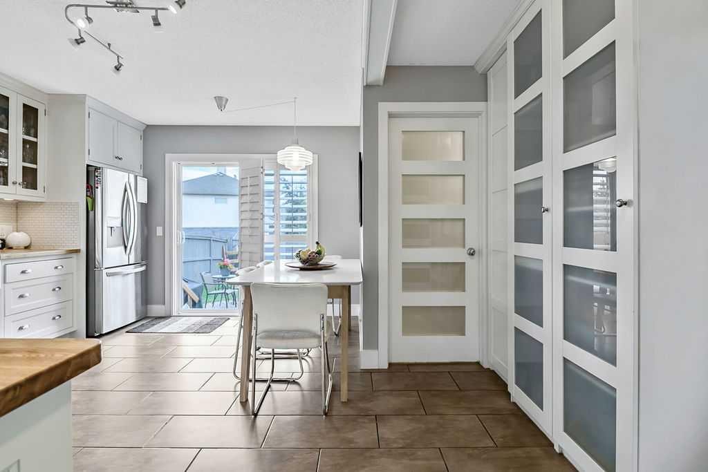 56 Mt Aberdeen Close Se, Calgary, AB - Indoor Photo Showing Kitchen