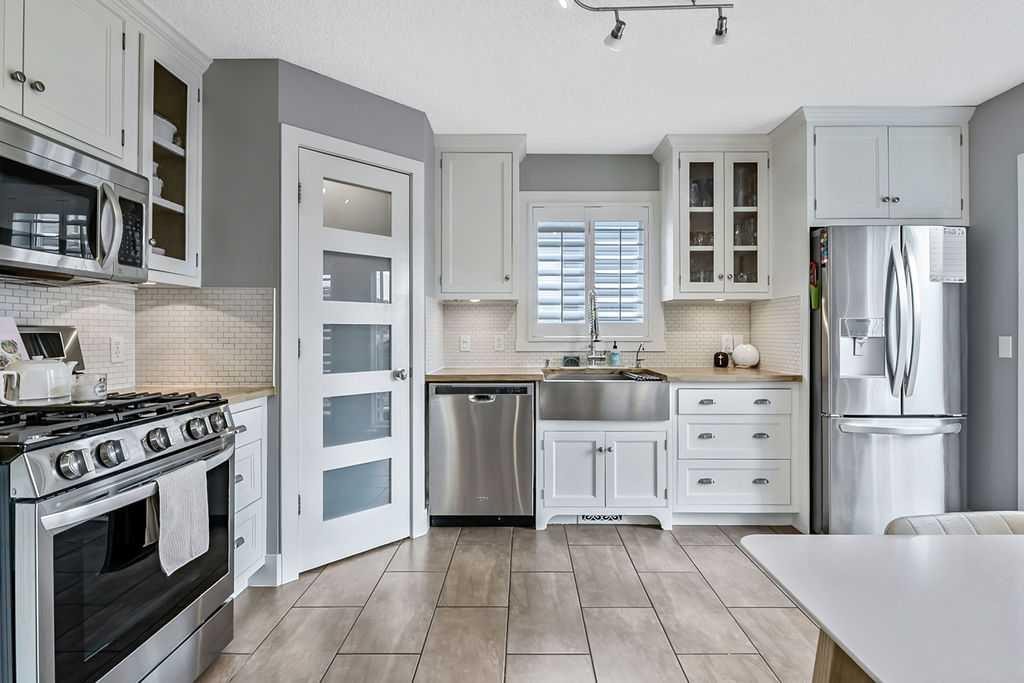 56 Mt Aberdeen Close Se, Calgary, AB - Indoor Photo Showing Kitchen With Upgraded Kitchen