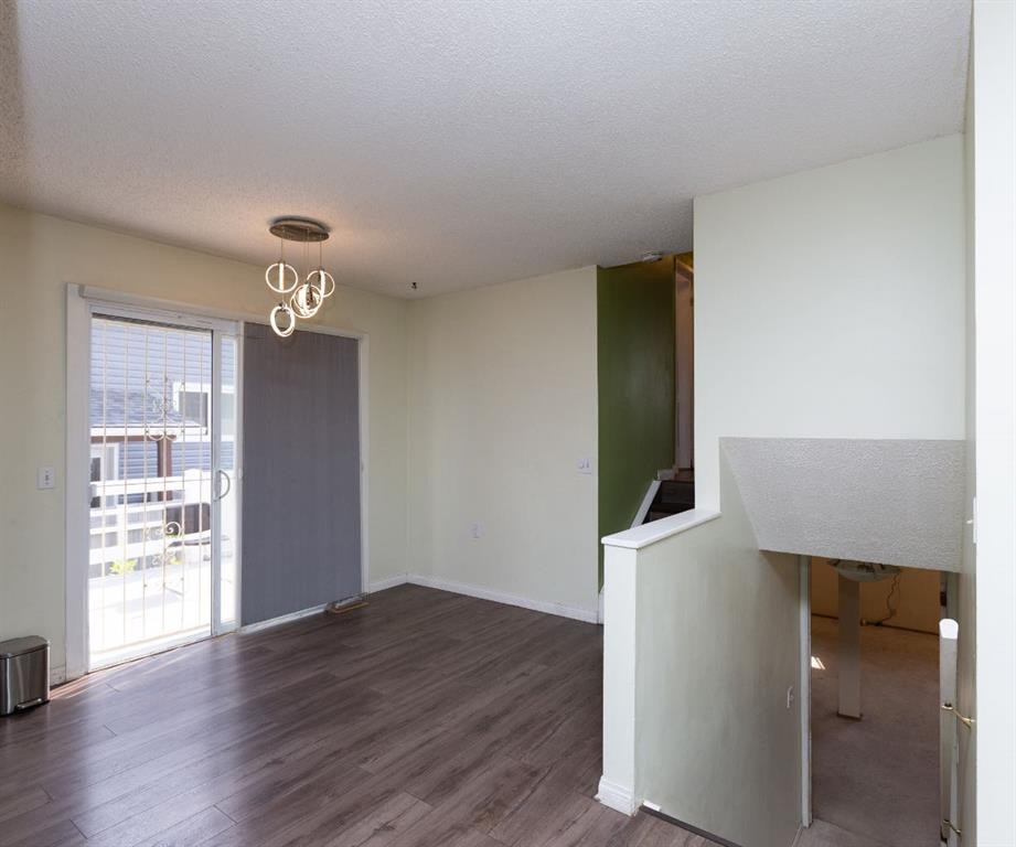 95 Castleridge Close Ne, Calgary, AB - Indoor Photo Showing Other Room