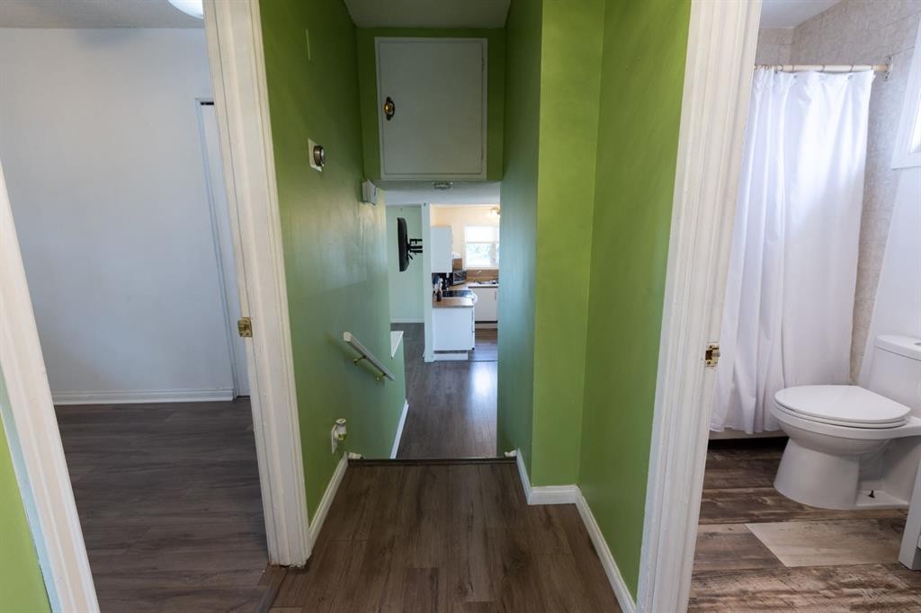 95 Castleridge Close Ne, Calgary, AB - Indoor Photo Showing Bathroom