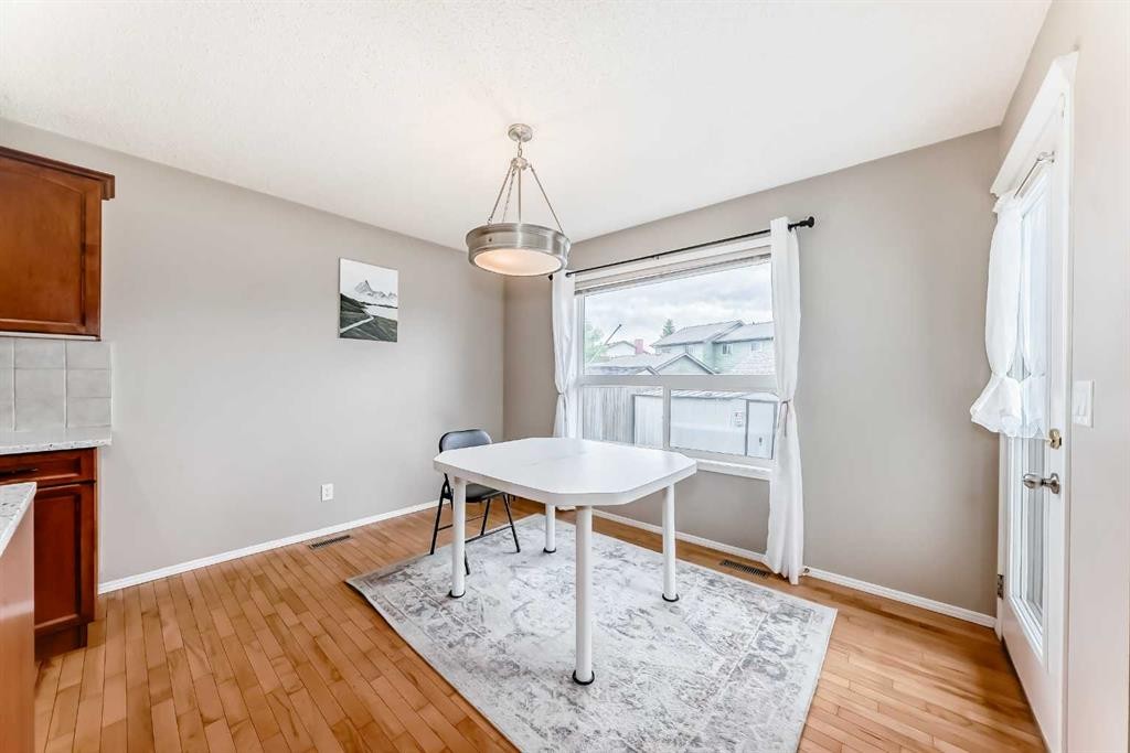 80 Eversyde Way Sw, Calgary, AB - Indoor