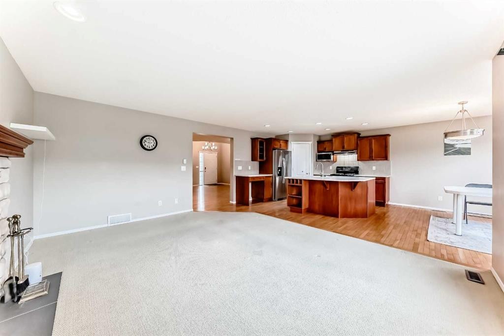 80 Eversyde Way Sw, Calgary, AB - Indoor Photo Showing Kitchen