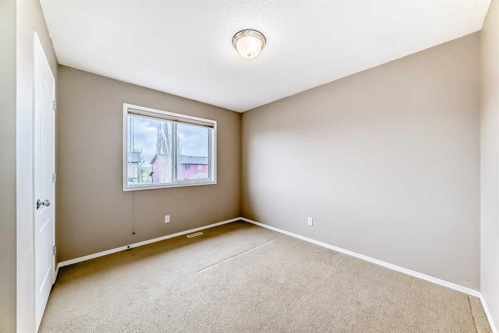 80 Eversyde Way Sw, Calgary, AB - Indoor Photo Showing Other Room