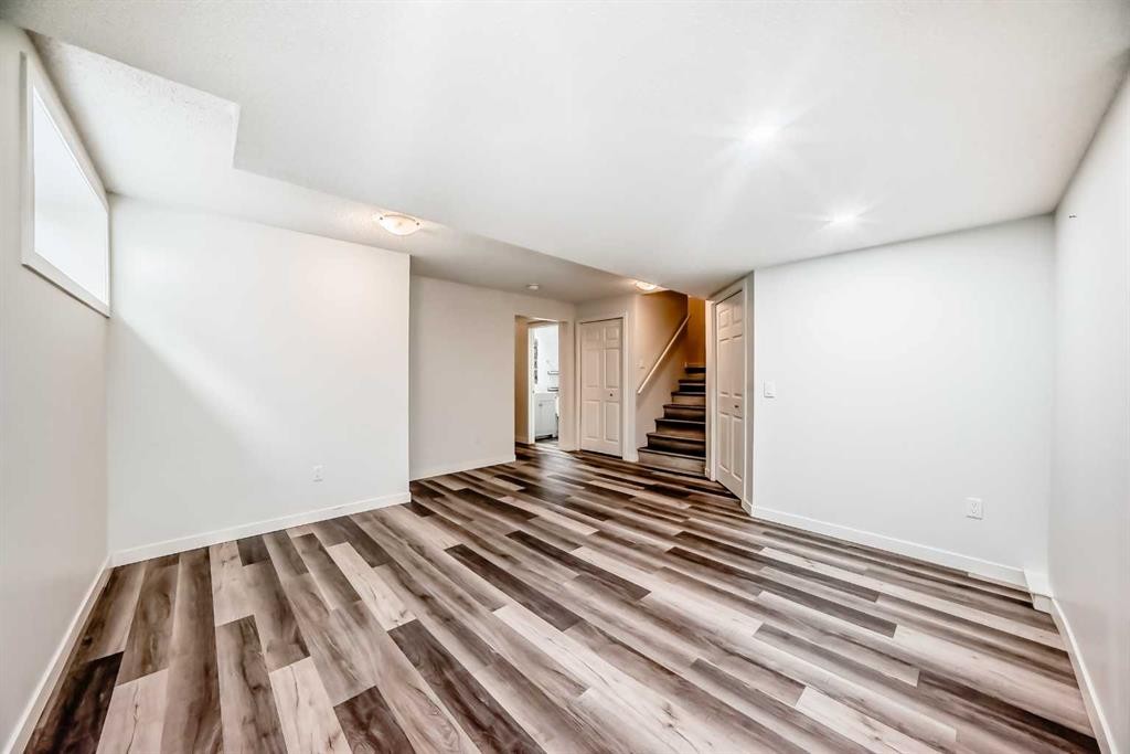 80 Eversyde Way Sw, Calgary, AB - Indoor Photo Showing Other Room