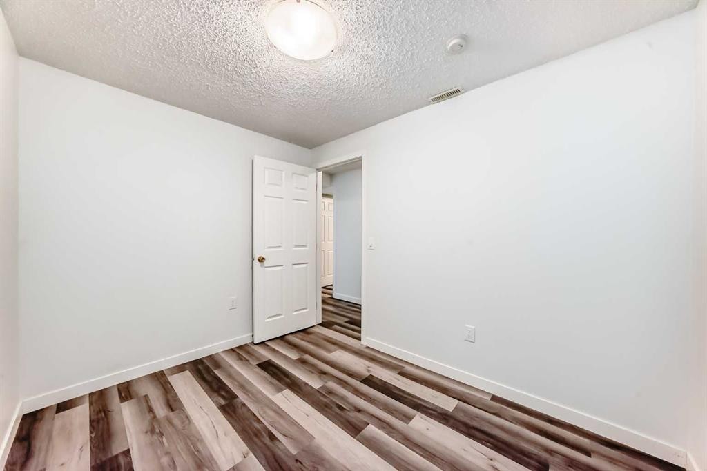 80 Eversyde Way Sw, Calgary, AB - Indoor Photo Showing Other Room