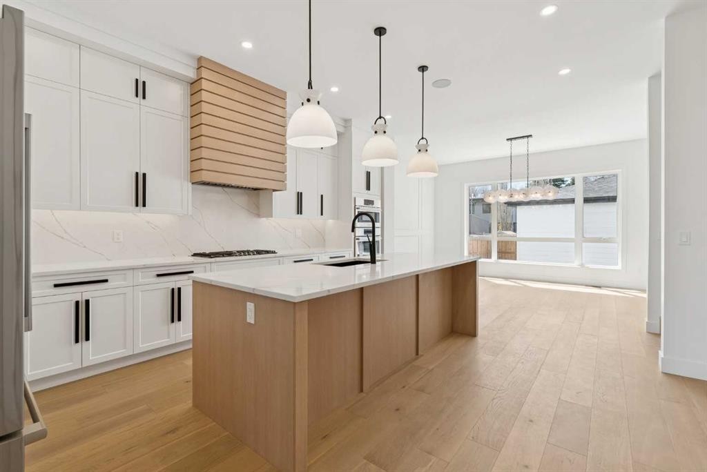 1027 32 Avenue Nw, Calgary, AB - Indoor Photo Showing Kitchen With Upgraded Kitchen