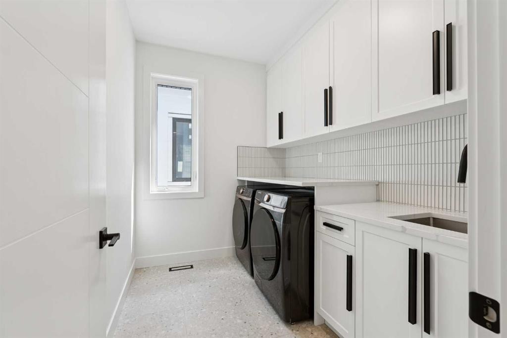 1027 32 Avenue Nw, Calgary, AB - Indoor Photo Showing Laundry Room