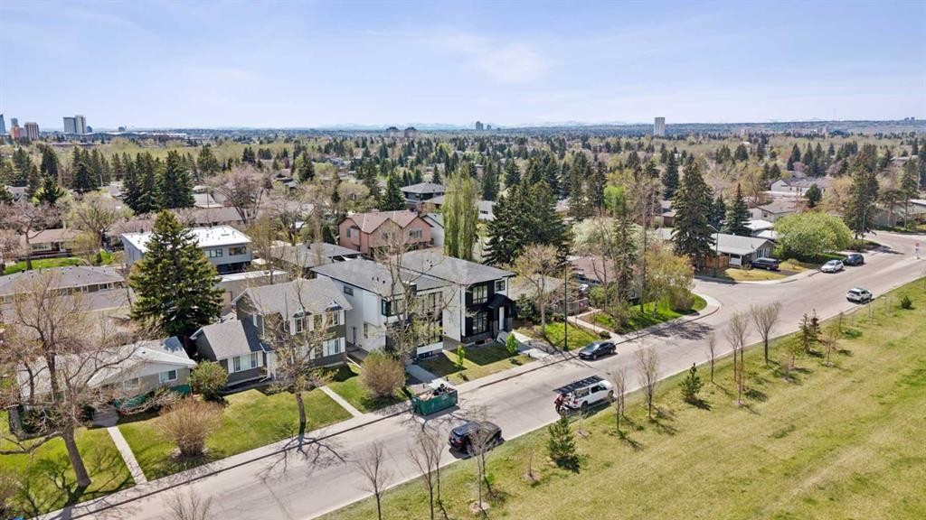1027 32 Avenue Nw, Calgary, AB - Outdoor With View