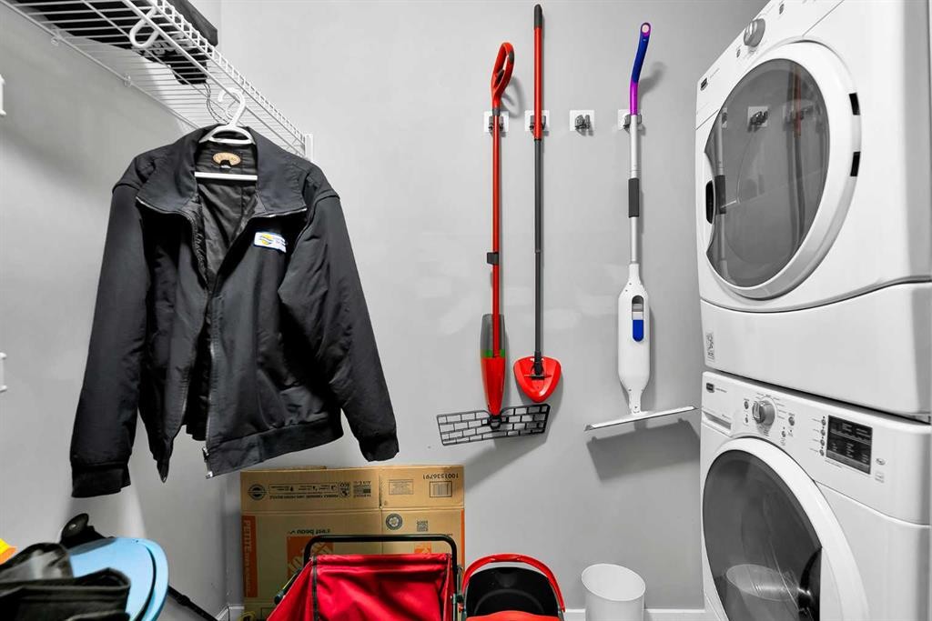 224-207 Sunset Drive, Cochrane, AB - Indoor Photo Showing Laundry Room