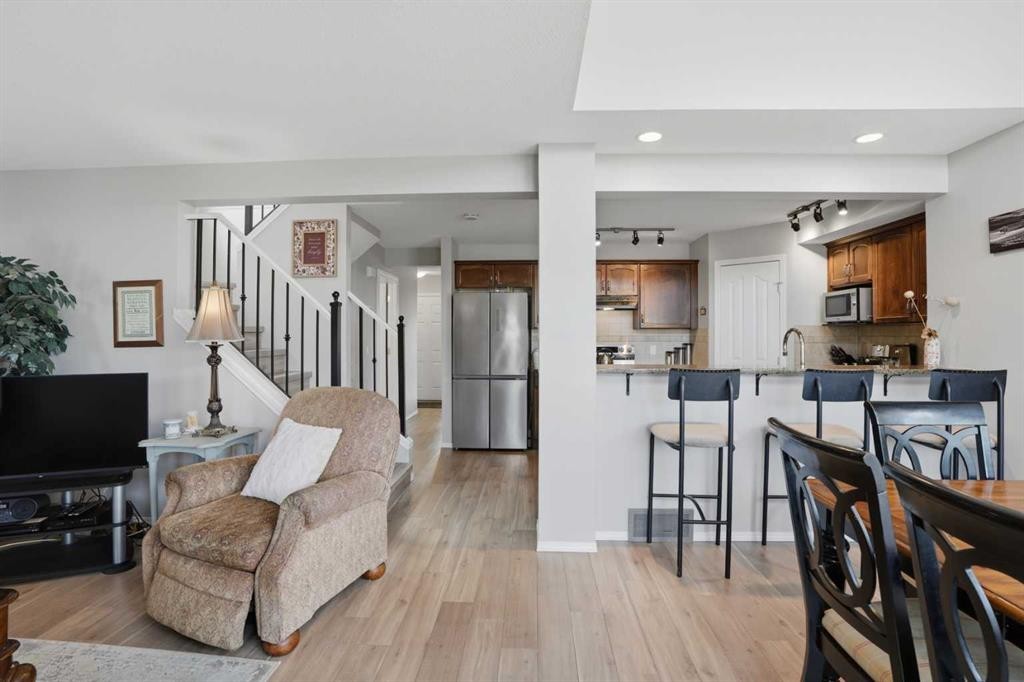 87 Bridlecrest Road Sw, Calgary, AB - Indoor