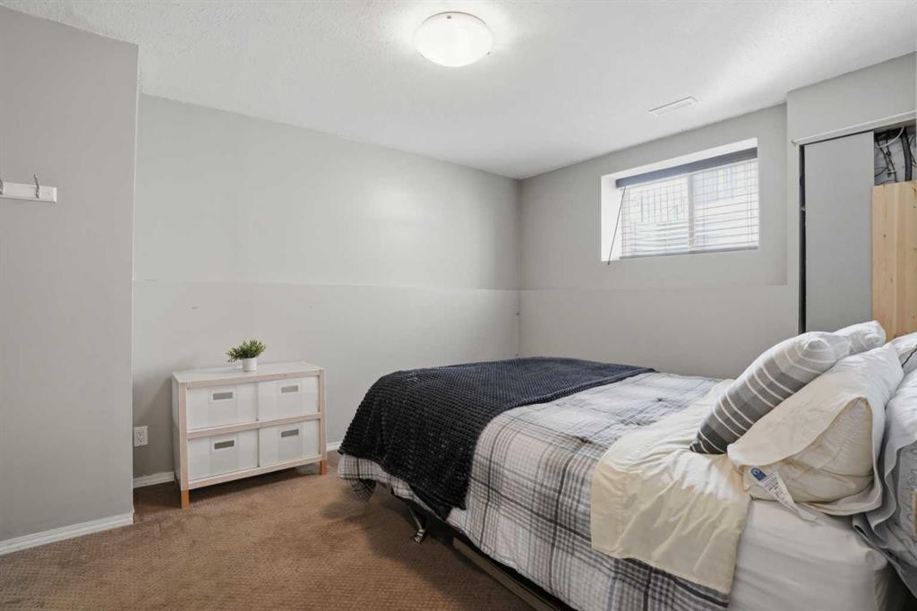 87 Bridlecrest Road Sw, Calgary, AB - Indoor Photo Showing Bedroom