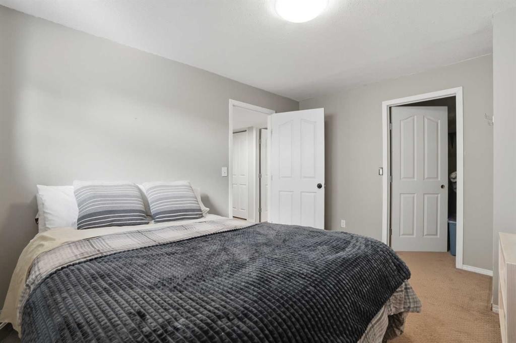 87 Bridlecrest Road Sw, Calgary, AB - Indoor Photo Showing Bedroom