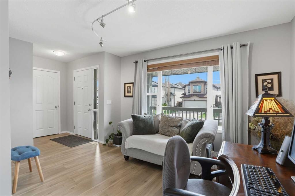 87 Bridlecrest Road Sw, Calgary, AB - Indoor Photo Showing Living Room