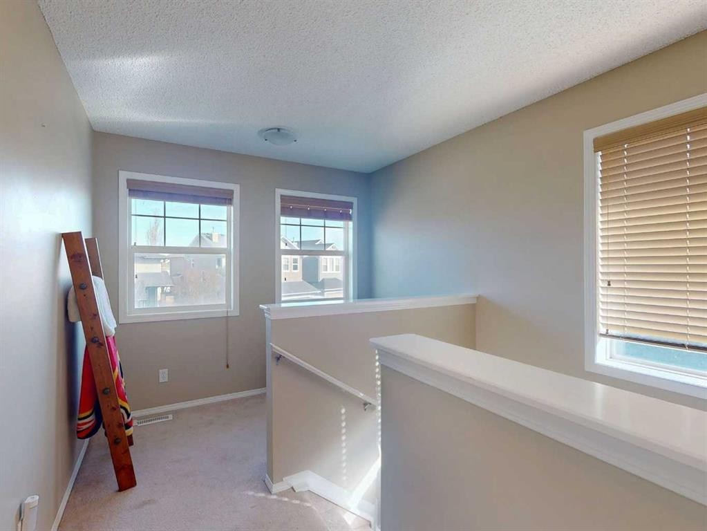 113 Evansford Circle Nw, Calgary, AB - Indoor Photo Showing Other Room