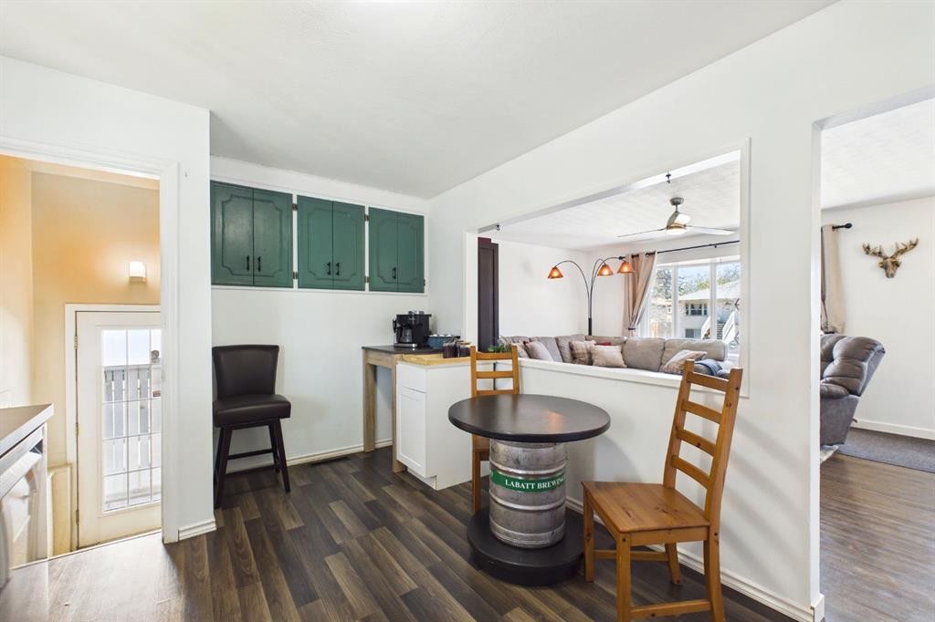 7411 21 Se, Calgary, AB - Indoor Photo Showing Dining Room