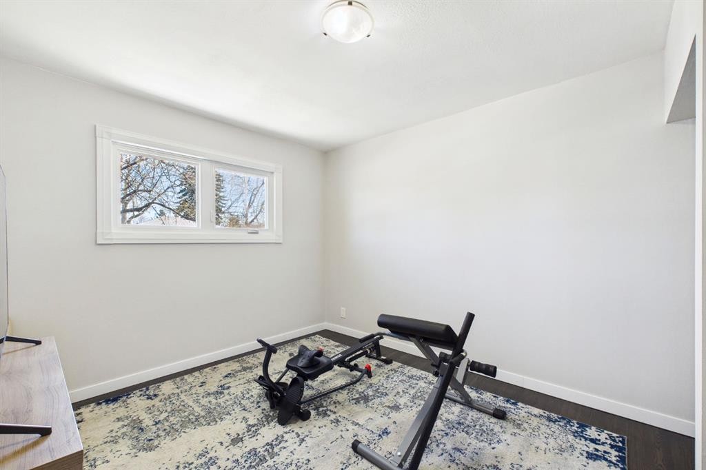 7411 21 Se, Calgary, AB - Indoor